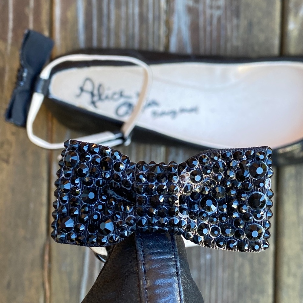 SOLD 🚫 Alice + Olivia Ballerina Flat Crystal Bow - Picture 2 of 7